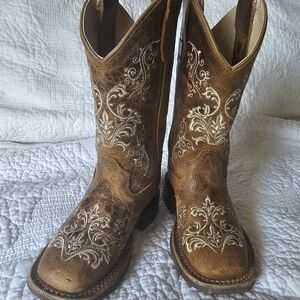 Girls old west cowgirl boots.
